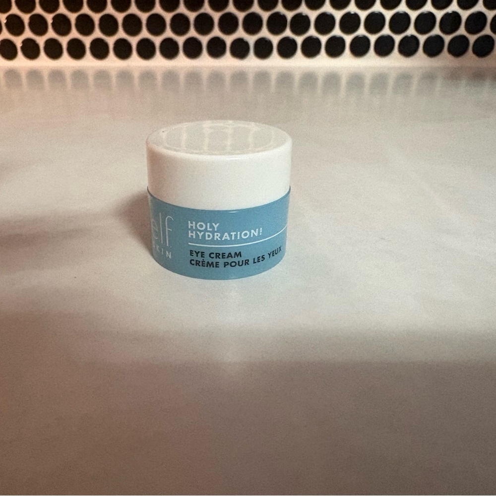 ELF Holy Hydration Skincare Collection - Blue and White - Picture 5 of 9